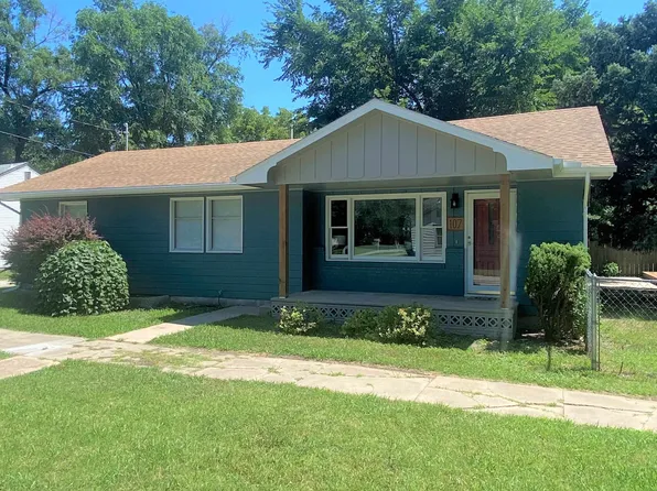 107 W B St, Hillsboro, KS 67063