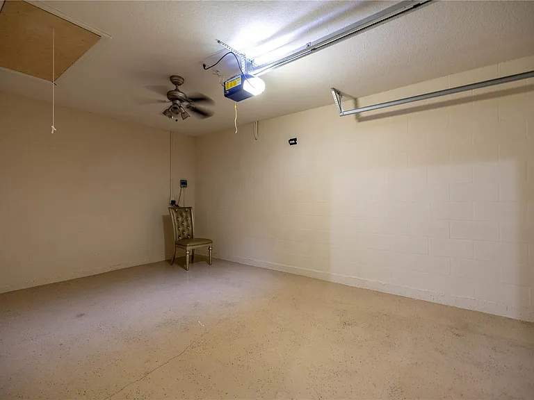 5438 SW 49th Ave — Photo 8
