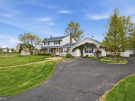 2nd image of 684 Hunsicker Rd