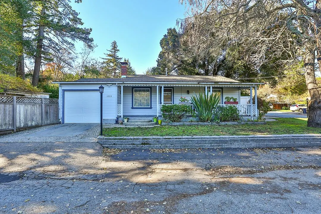 5933 Valley Dr photo 1