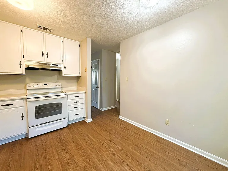 2683 Mission Rd — Photo 10