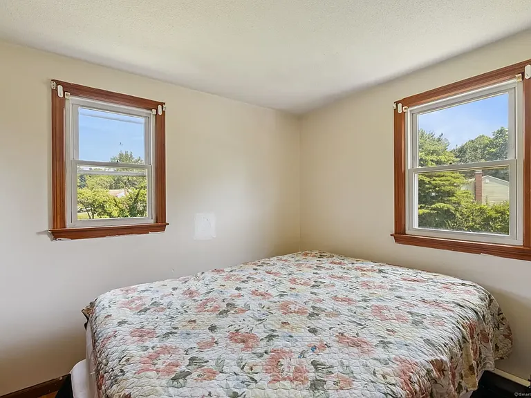 2 Sandra Dr — Photo 22