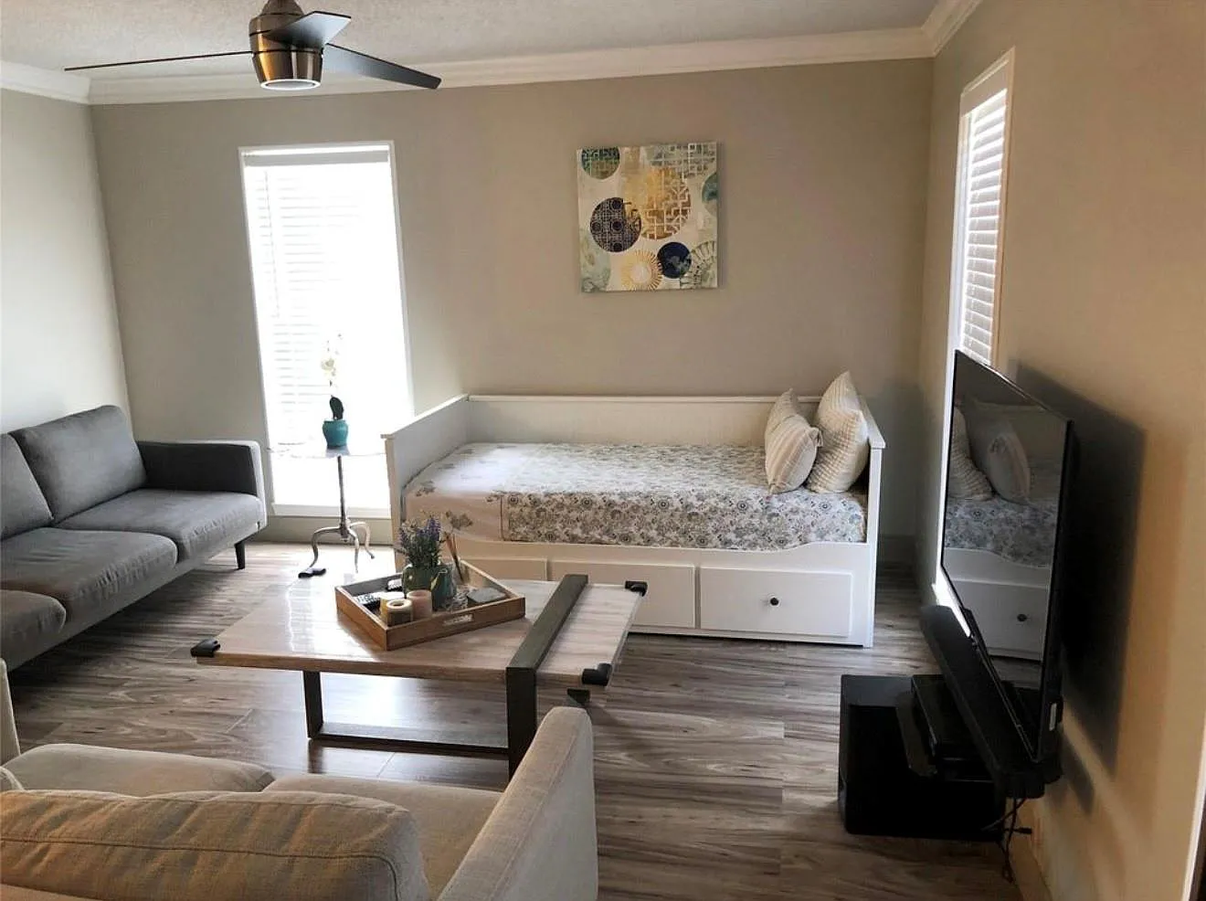 1 bed, 1.0 bath, 684 sqft, $1,565 — Photo 1