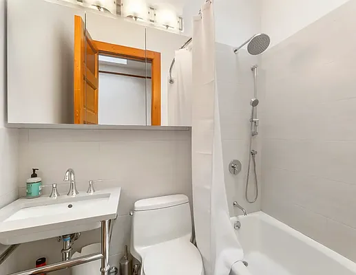 Rented by APT212 INC | media 9