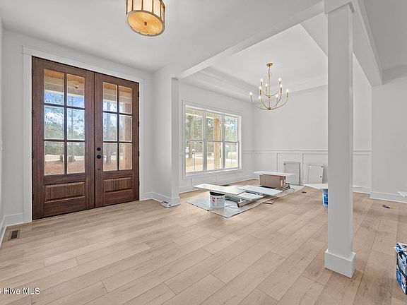 3rd image of 204 Longleaf Drive
