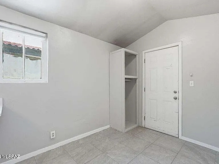 1245 N 1st Ave — Photo 35