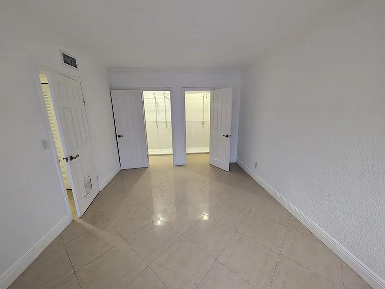 Montego Apartments — Photo 8