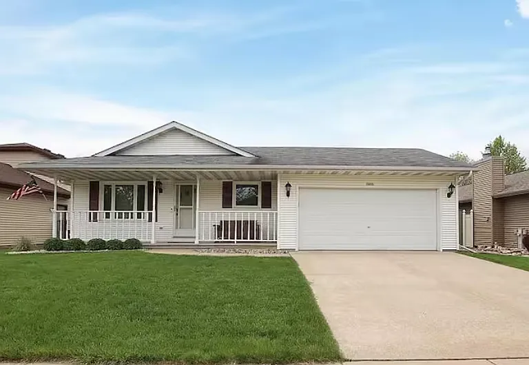 3835 Summerset Way — Photo 1