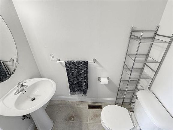 4th image of 1541 Greystone Pl