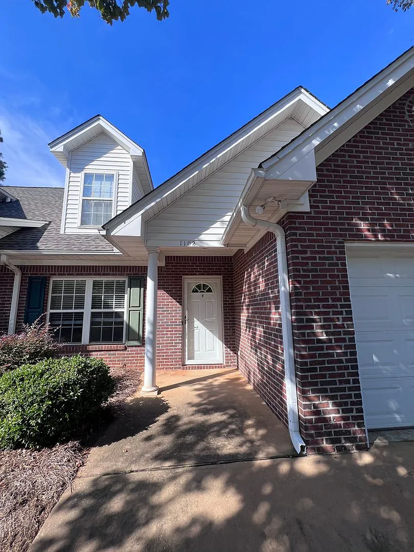 2428 E University Dr — Photo 2