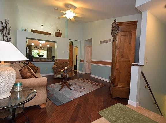 4th image of 3727 Southern Manor Dr