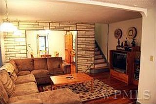 2nd image of 86 Hyatt Ave