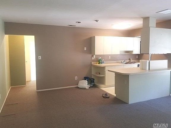 3rd image of 30 Idaho Ct