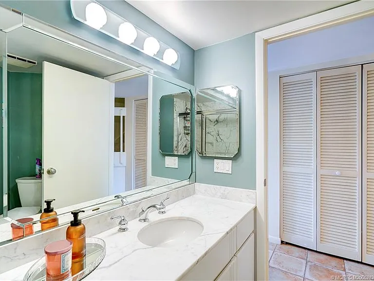 233 NE Edgewater Dr #201 — Photo 30