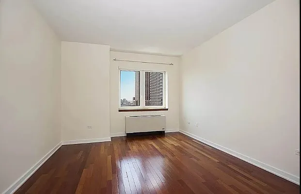 Rented by AVENUE 8 INC | media 4