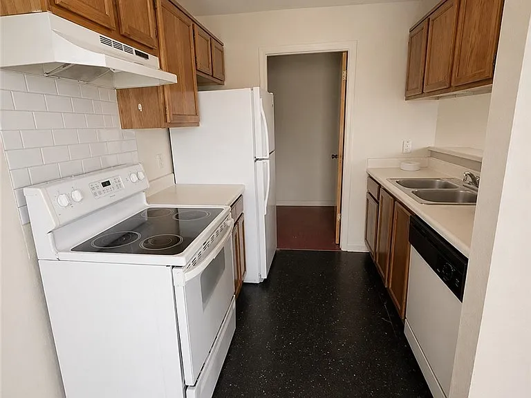 1813 Cedarhill Dr #B — Photo 8