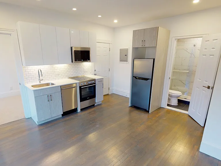 225 Newbury St #3R — Photo 1