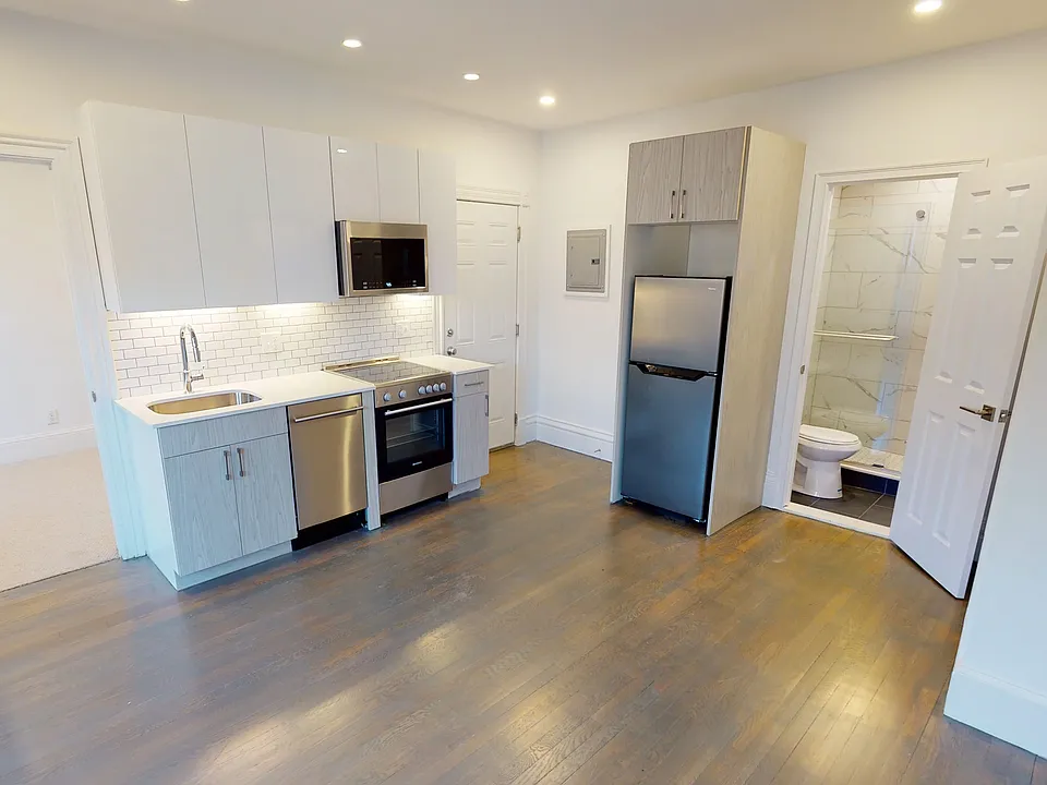 225 Newbury St #3R