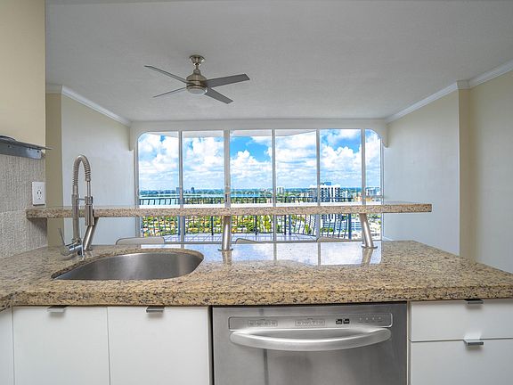 4th image of 7601 E Treasure Dr Penthouse 105