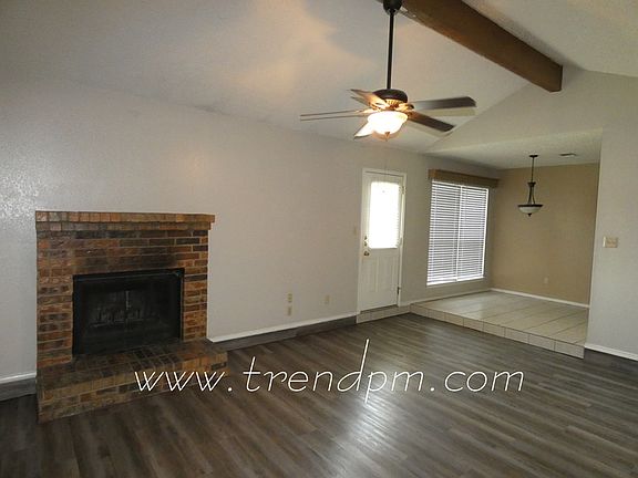 3rd image of 400 Asbury Dr