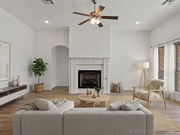 2nd image of 3610 S 12th Pl S
