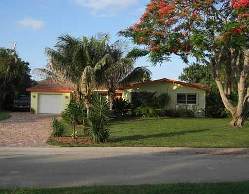 1st image of 739 Bluebird Dr