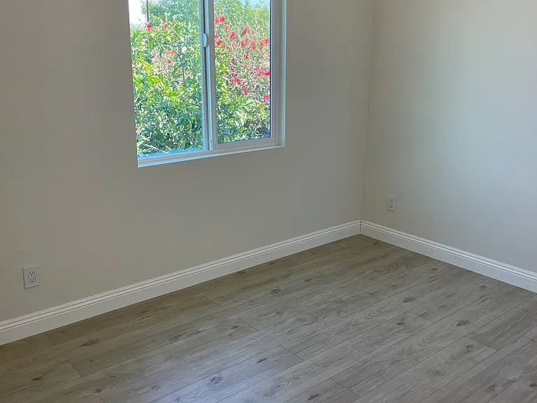 5337 Saxon St — Photo 11