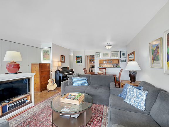 2nd image of 531 Main St #1127