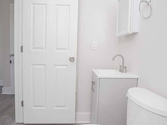 4th image of 609 E Wensley St #56