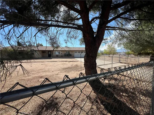 11575 Stuveling St, Oak Hills, CA 92344