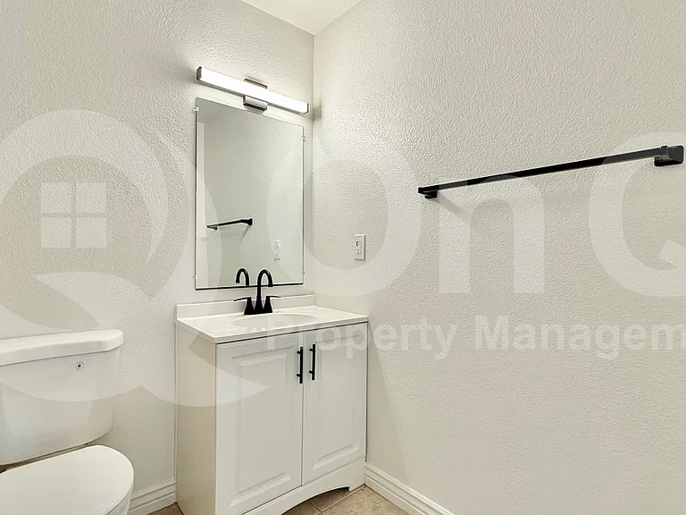 1043 E 10th Ave — Photo 19