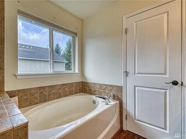 1180 Hudson St — Photo 24