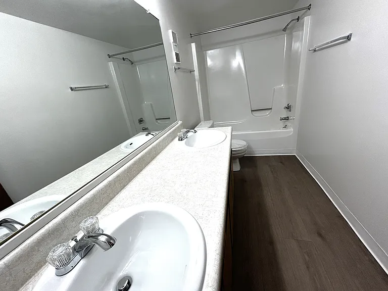 Charter Oaks Apartments — Photo 202