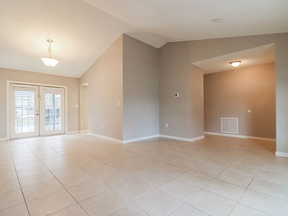 4th image of 1305 Jambalana Dr