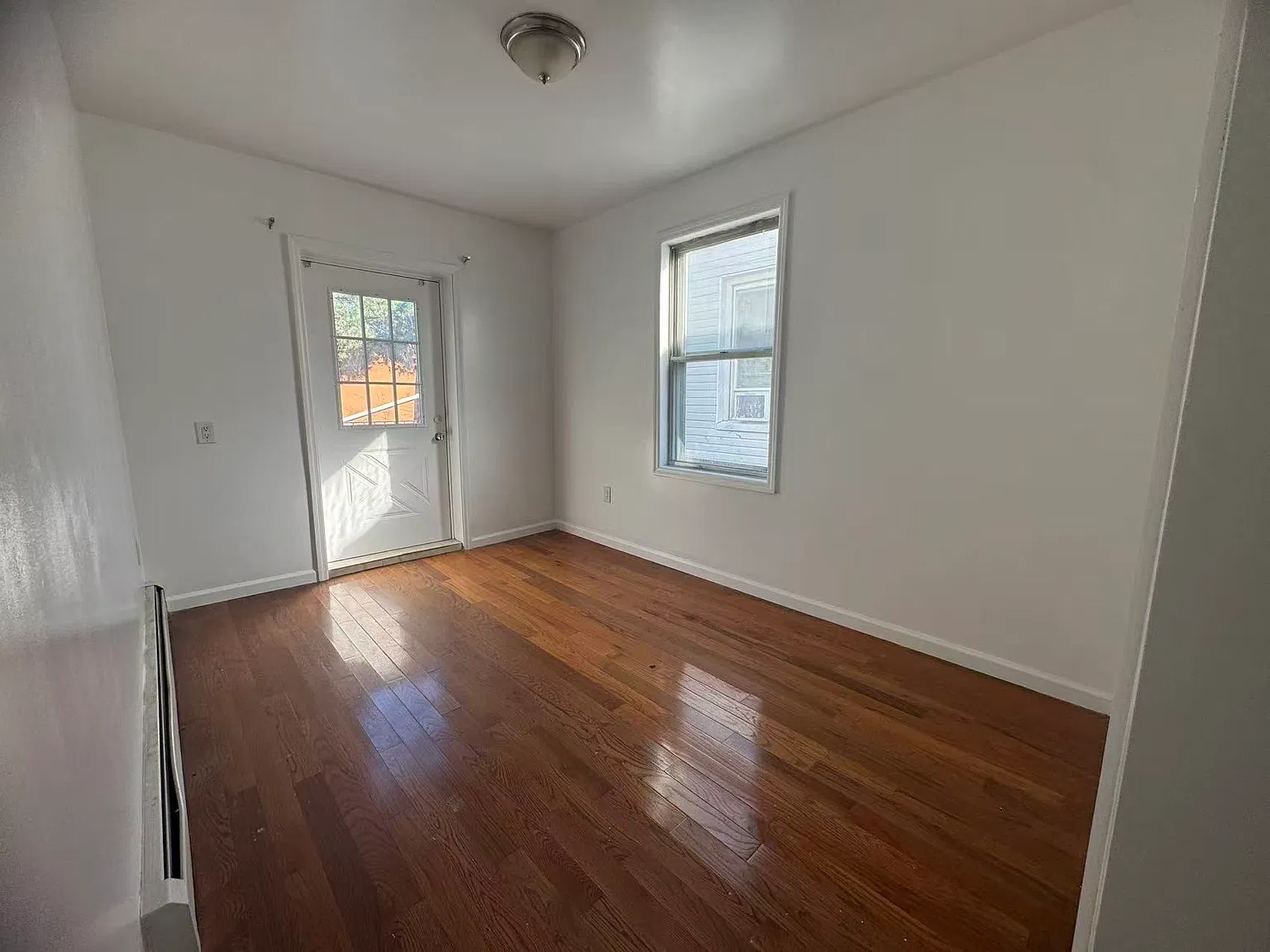 4 bed, 1100 sqft, $3,200 — Photo 4
