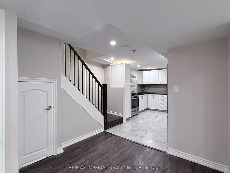 17 Deerwood Cres — Photo 10