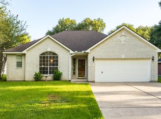 1608 Lark St, Alvin, TX 77511