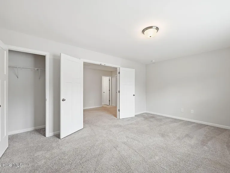 105 Village Dr — Photo 35