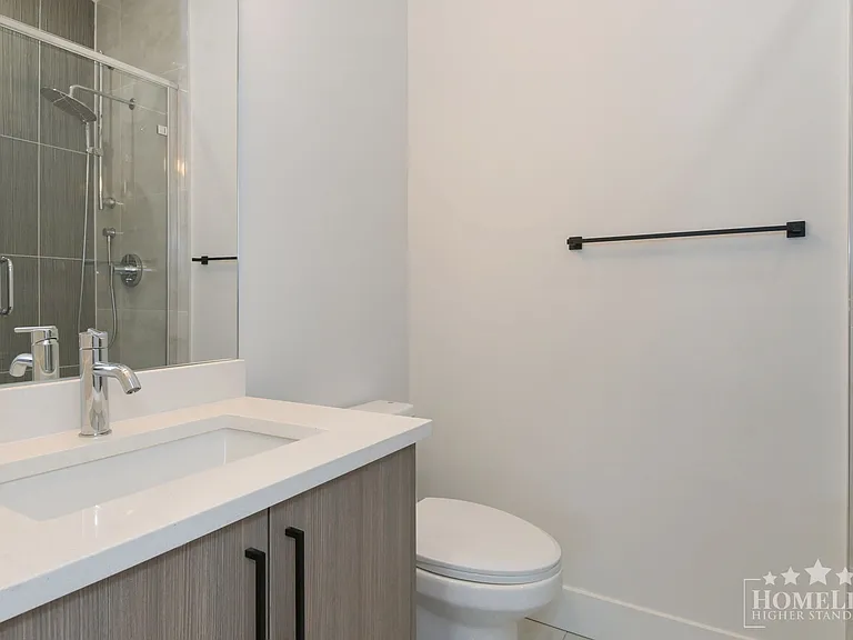 177 175a St #19 — Photo 13
