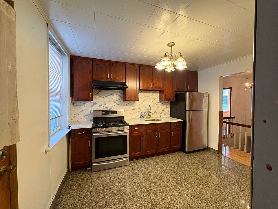 1st image of 46 Liberty Pl #2