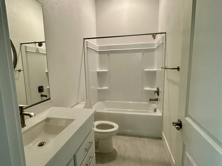 527 E Fiorino St — Photo 11