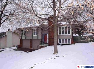 10816 T Cir, Omaha, NE 68137