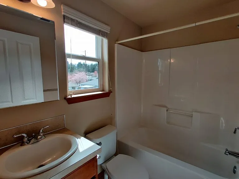 515 Ferry St SW #B — Photo 15