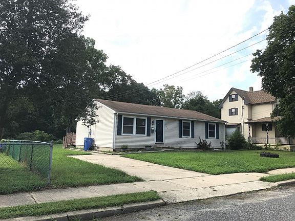 2nd image of 320 N Pearl St