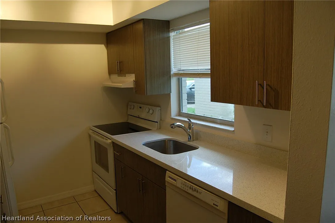Building Photo - 107 Lavender Ave