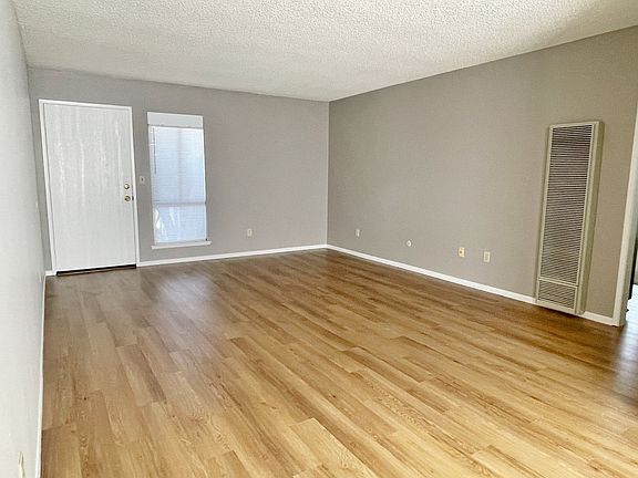2nd image of 852 S Greenwood Ave #B