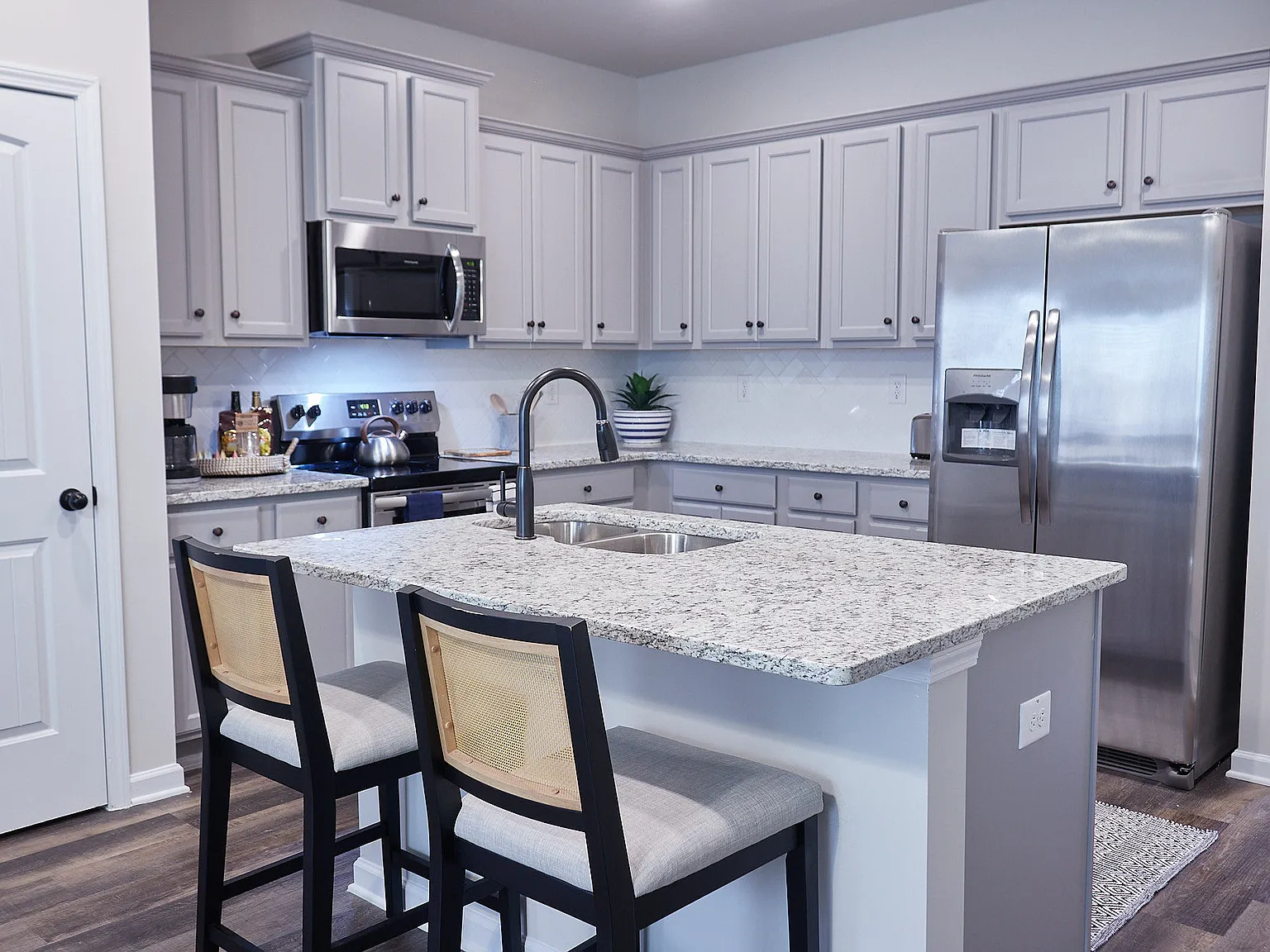 3 bed, 3.0 bath, $2,450 — Photo 4