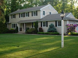 22 Chatham Dr, Trumbull, CT 06611