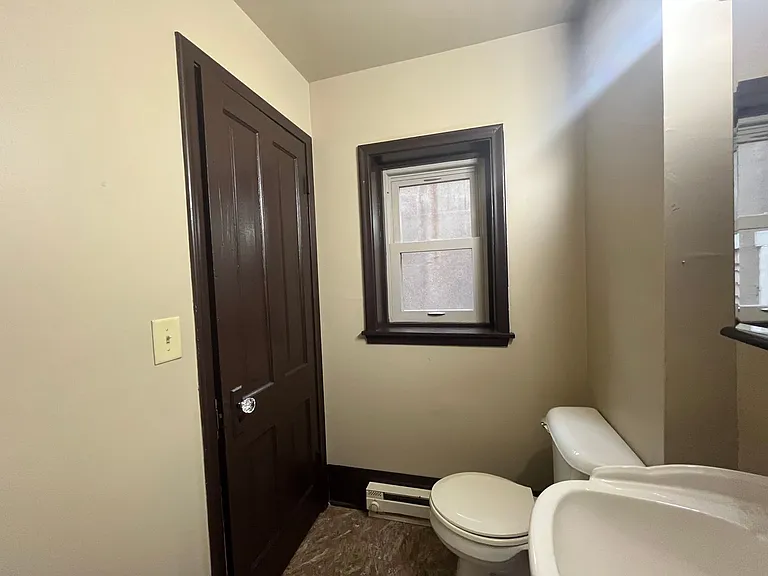937 University Ave. West — Photo 15