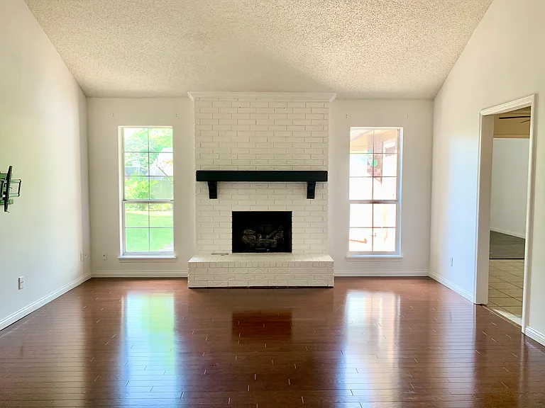 1625 E Devonshire Pl — Photo 2